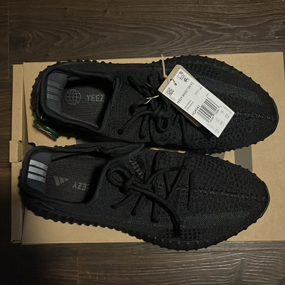 Brand New with Box Yeezy Boost 350 V2 - Picture 2 of 6